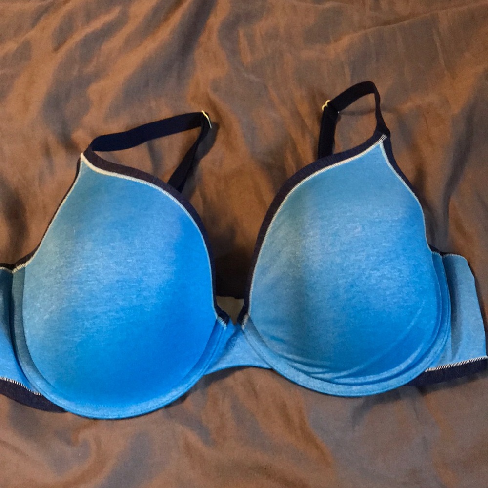 Like new Victoria Secrets t-shirt bra